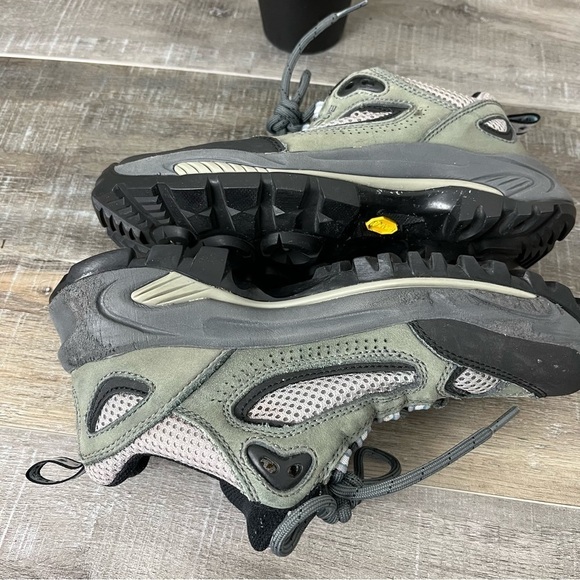 Vasque Olive Leather Nylon Low Top Hiking Shoe. Size 7 - Picture 11 of 11